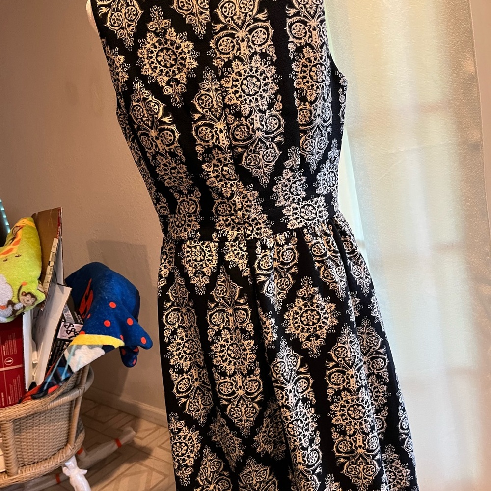 Zara Black and Cream Patterned Midi Dress
